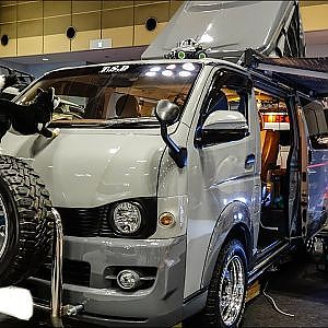 (4K)T.S.D Styling TOYOTA 200 HIACE facekit TSDちょい上げハイエース アンティーク仕様 - OSAKA AUTO MESSE 2019