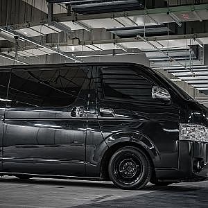TOYOTA 200 HIACE Driving Underground Garage 立体駐車場 立駐は映える ハイエース 走行シーン