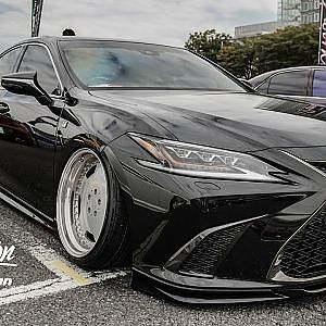 LEXUS ES300h HELLAFLASH レクサスES300h カスタム - STANCENATION TOKYO 2022