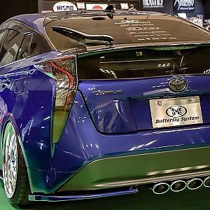 Butterfly System GLANZ PRIUS ZVW50 OAM2022 - バタフライシステム GLANZ プリウス カスタム 大阪オートメッセ2022