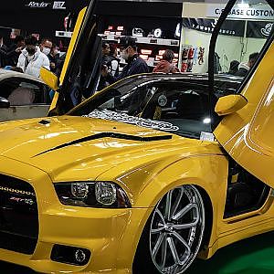 C.S.BASE CUSTOMS Dodge Charger SRT8 MAD BEE OAM2024 - ダッジ チャージャー カスタム 大阪オートメッセ2024