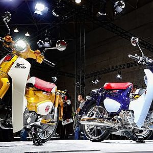 (4K)HONDA SUPER CUB 110 2018 100 million unit commemorative model ホンダ・スーパーカブ110 - 大阪モーターショー2017