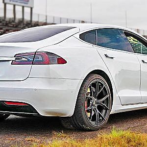 Stock Tesla Bullies V8’s at the DRAG STRIP + more!