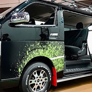 (4K)TOYOTA HIACE TRD Field Monster 200系ハイエースTRDフィールドモンスター - 東京オートサロン2018