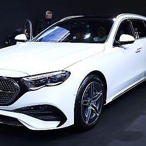 Mercedes The new E-Class Stationwagon E220d TAS2024 - メルセデスベンツ 新型Eクラス ステーションワゴン 東京オートサロン2024