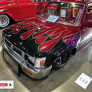 toyota #surf เป็นอีกหนึ่งคันที่น่าสนใจ แค่สีก็กินขาดแล้ว