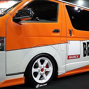 (4K)K-BREAK BEECAS TOYOTA 200 HIACE modified Kブレイク200系ハイエースカスタム - 大阪オートメッセ2018