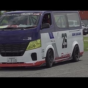 NISSAN NV350 URVAN SLALOM RUN  -  キャラバン スラローム走行